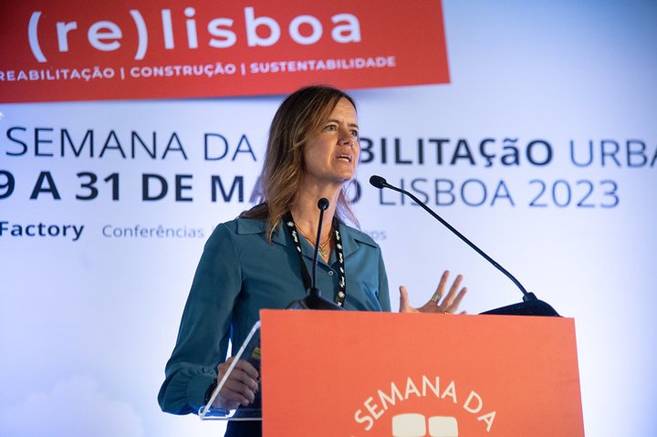 Vereadora Joana Almeida discursa na X Semana da RU de Lisboa.
