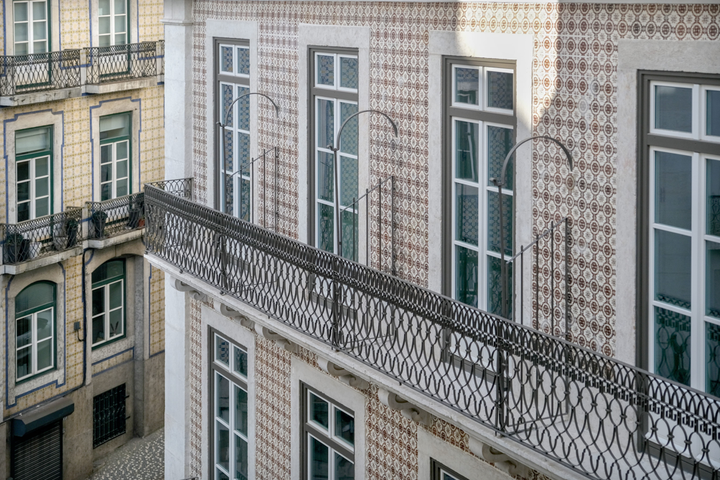 Detalhe da fachada do edifício na Rua da Madalena n.º 88, em Lisboa.