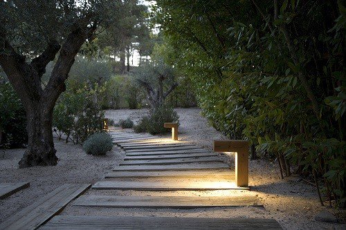 Carmo Wood lança gama de luminárias para jardins, hotéis e espaços urbanos